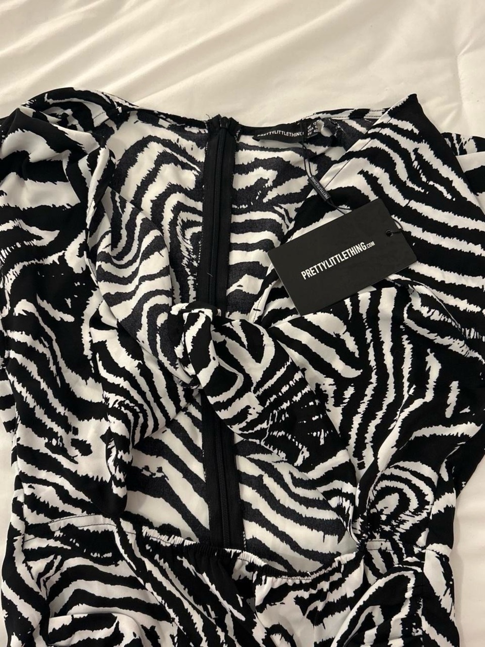 PrettyLittleThing Midaxi Zebra Print Short Sleeve Knotted Dress (NWT) - Picture 3 of 5